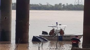 rio parana: buscan a un hombre que choco su lancha contra una toma de agua rio parana: buscan a un hombre que choco su lancha contra una toma de agua