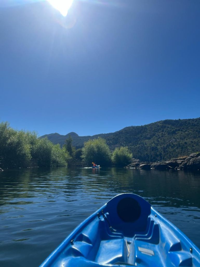 Los paseos en kayak se transforman en una experiencia imperdible. Los paseos en kayak se transforman en una experiencia imperdible.