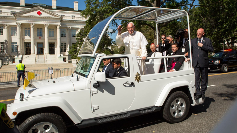 Se definió cuál será el destino del  papamovil de Francisco