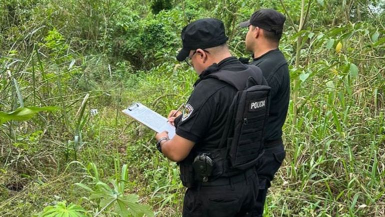 Peritos trabajaron en el lugar donde aparecieron restos humanos, en un sector de difícil acceso cercano a la ruta 12. Peritos trabajaron en el lugar donde aparecieron restos humanos, en un sector de difícil acceso cercano a la ruta 12.