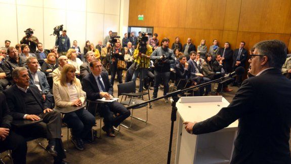 Diego García, director comercial de Aerolíneas, durante la presentación.