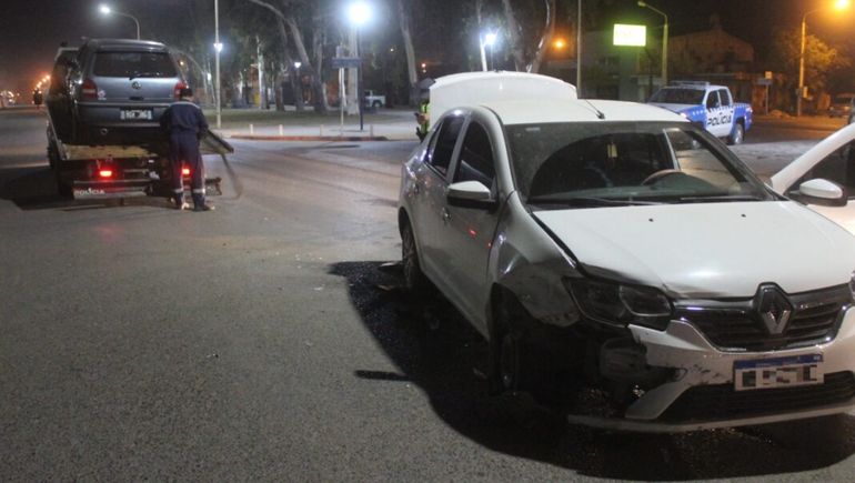 Borracho provocó un fuerte choque en Centenario: una mujer y una nena fueron hospitalizadas