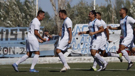 La Amistad goleó al Deportivo Rincón y es finalista