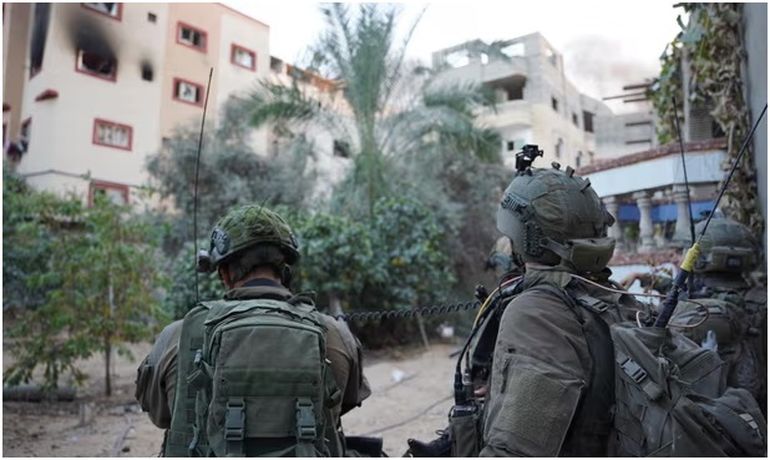 Soldados israelíes operando en Gaza. Soldados israelíes operando en Gaza.