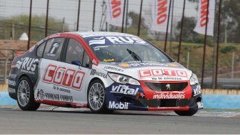 Manu Urcera finalizó segundo en la carrera del Turismo Nacional en Rosario Manu Urcera finalizó segundo en la carrera del Turismo Nacional en Rosario
