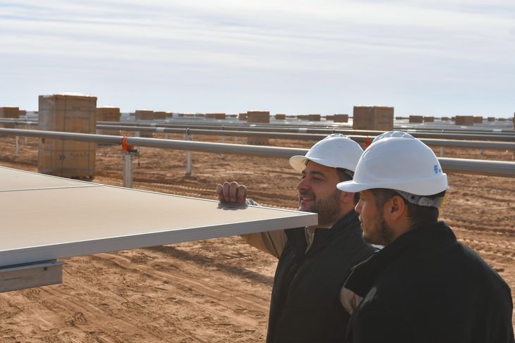 El nuevo parque solar de YPF Luz en Mendoza implica una inversión total de aproximadamente 220 millones de dólares. El nuevo parque solar de YPF Luz en Mendoza implica una inversión total de aproximadamente 220 millones de dólares.