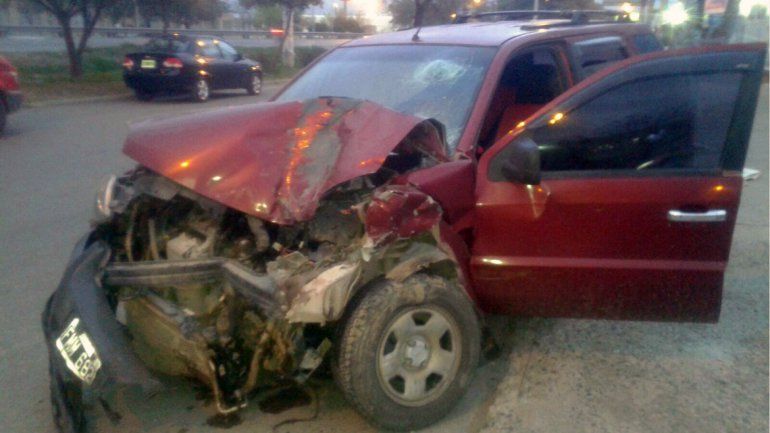 La Ecosport quedó totalmente destruida por el tremendo impacto con la Duster.