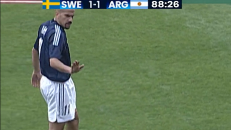 Mundial 2002: el polémico gesto de Verón a Bielsa que recorre las redes