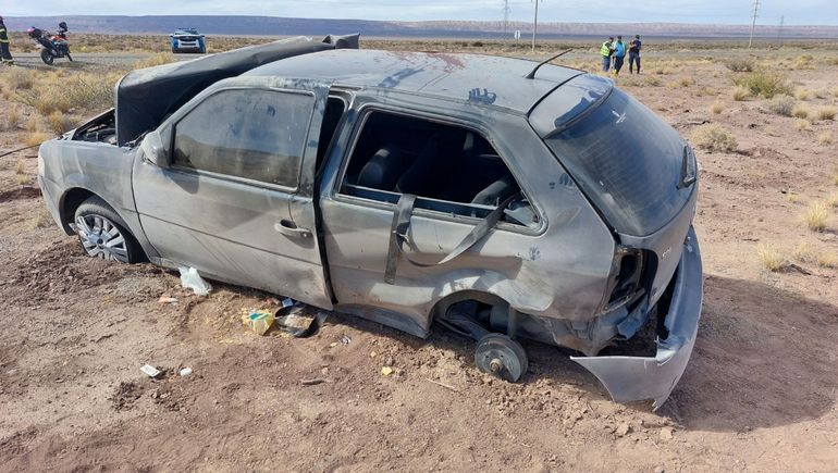 Una mujer sufrió un tremendo vuelco cerca de Picún Leufú y el auto quedó destruido