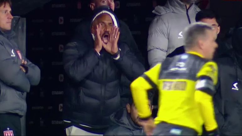 Verón furioso con el arbitraje Verón furioso con el arbitraje