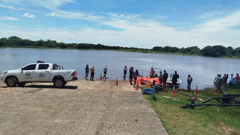 Las tareas de rescate y búsqueda fueron realizadas por la Policía Nacional y Prefectura Naval de Cerrito.