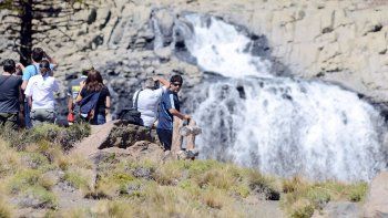Las caminatas, una de las atracciones para hacer en Caviahue. Las caminatas, una de las atracciones para hacer en Caviahue.