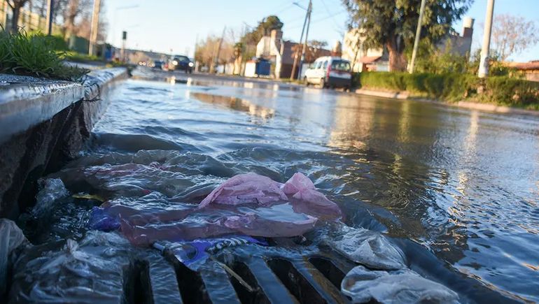 Desbordes de cloacas en La Sirena. Foto: Archivo Desbordes de cloacas en La Sirena. Foto: Archivo