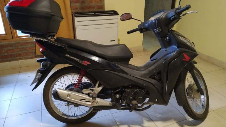 Pide desesperada que le devuelvan su moto y el iPhone 11 que le robaron a punta de pistola