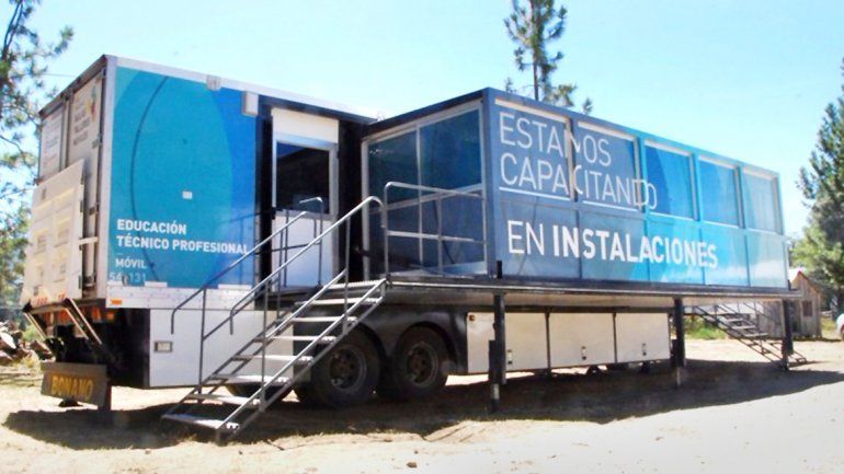 El taller aula móvil estará mañana en la localidad de Ñorquinco.