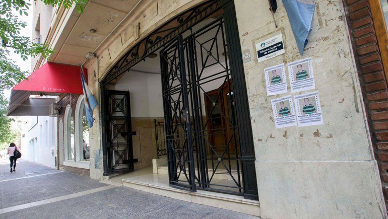 Escrache a presunto abusador y apuntan a fiscal por encubrir