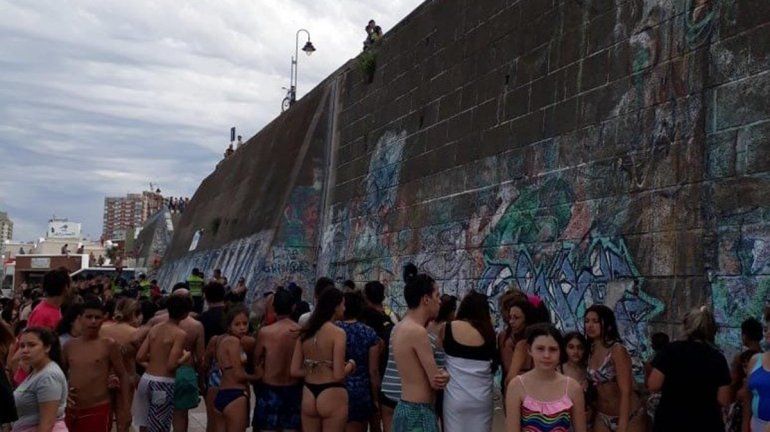 Caminaba por un paredón, cayó al vacío y murió