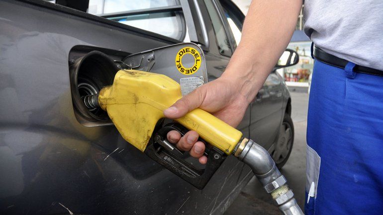 ¿Por qué algunas estaciones venden gasoil más caro en Neuquén?