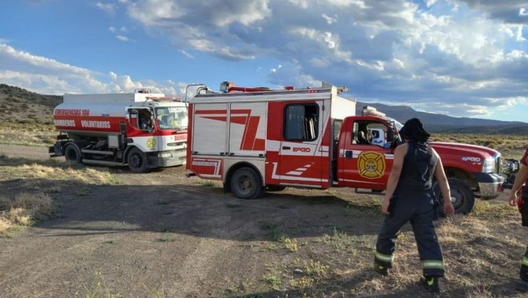 Movieron cinco camiones por un falso incendio y uno se quedó varado