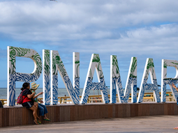 se fue de vacaciones con sus hijos a pinamar y es acusado de estafas por $6 millones de pesos se fue de vacaciones con sus hijos a pinamar y es acusado de estafas por $6 millones de pesos