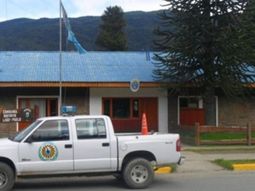 La agente de la policía de Chubut que fue suspendida presta servicio en la comisaría de Lago Puelo: cuando la interceptaron sus compañeros, estaba de franco La agente de la policía de Chubut que fue suspendida presta servicio en la comisaría de Lago Puelo: cuando la interceptaron sus compañeros, estaba de franco