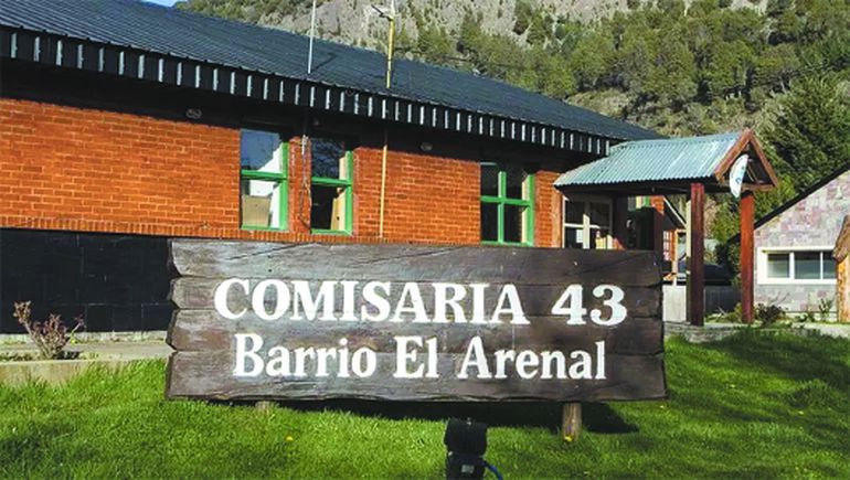 La Comisaría 43 del barrio El Arenal estuvo a cargo de las actuaciones. La Comisaría 43 del barrio El Arenal estuvo a cargo de las actuaciones.