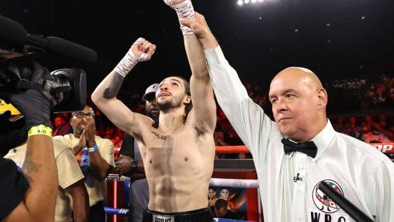 El nieto de Muhammad Ali debutó con un tremendo nocaut