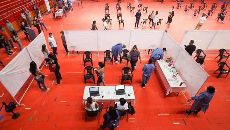 Neuquén sigue con la vacunación al personal de salud