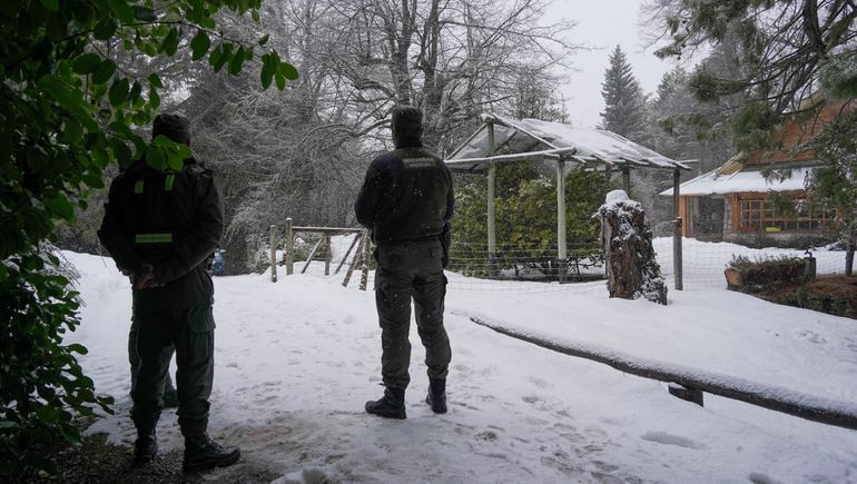 Encapuchados golpearon y maniataron a dos mujeres: se llevaron 3 mil dólares y joyas