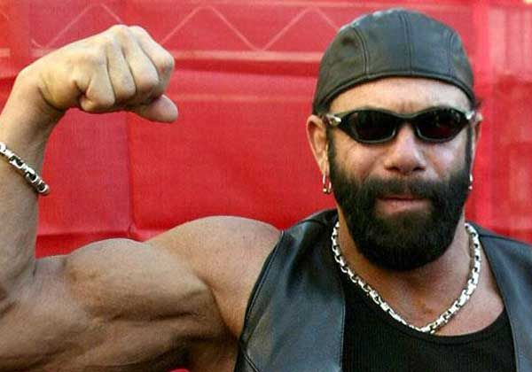 Los hombres con voz gruesa generan menos espermas