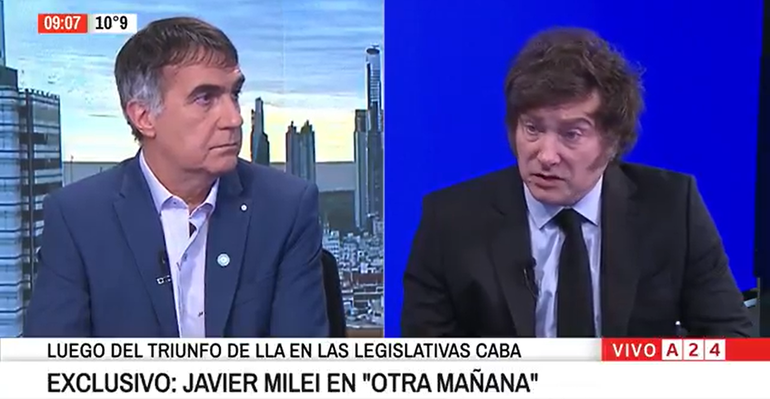 El presidente Javier Milei junto a Antonio Laje en A24.