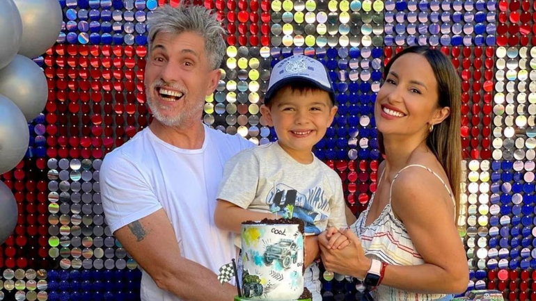 Criticaron a Lourdes Sanchez por llevar en cochecito a su hijo de 8 años: su reacción