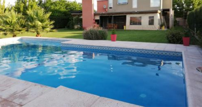 Trágico: un nene de 5 años se cayó en la pileta de su casa y murió ahogado