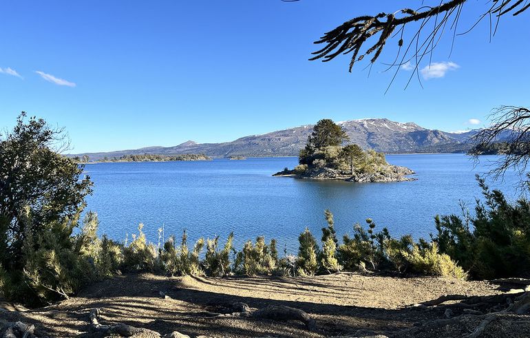 Villa Pehuenia es un turismo atractivo para los locales durante un feriado. Villa Pehuenia es un turismo atractivo para los locales durante un feriado.