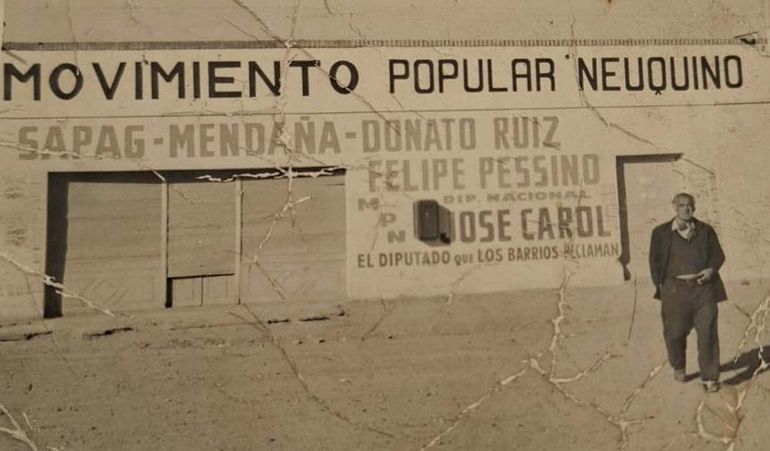 El local de José Carol, ubicado en Misiones y Chile, se convirtió en la primera sede del MPN. Entre 1963-1967 asume como gobernador Felipe Sapag en fórmula con Pedro Mendaña. 