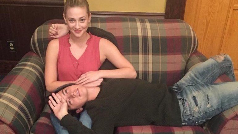 Cole Sprouse y Lili Reinhart cortaron en marzo&nbsp; | Foto: Netflix Latinoamérica