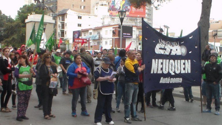 Arranque complicado: lunes sin comercios, martes sin transporte