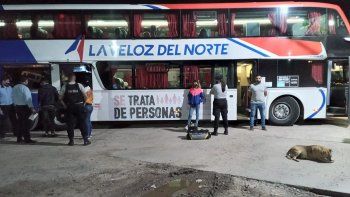 sedujo a una nena y se la llevaba en micro a bolivia sedujo a una nena y se la llevaba en micro a bolivia