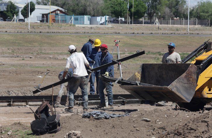 Loteos en el ingreso a Centenario, en la primera rotonda.