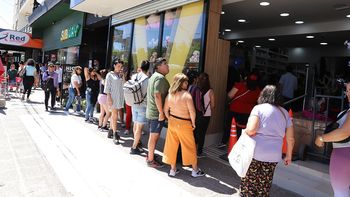 furor por el nuevo todo por dos pesos: los precios del bazar de tres pisos en el bajo neuquino furor por el nuevo todo por dos pesos: los precios del bazar de tres pisos en el bajo neuquino