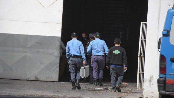 Murió al caer cuando reparaba el techo de un galpón