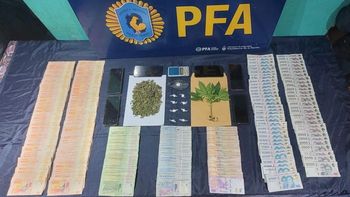 La Federal logró secuestrar casi un millón de pesos tras los allanamientos en los kioscos narco. La Federal logró secuestrar casi un millón de pesos tras los allanamientos en los kioscos narco.