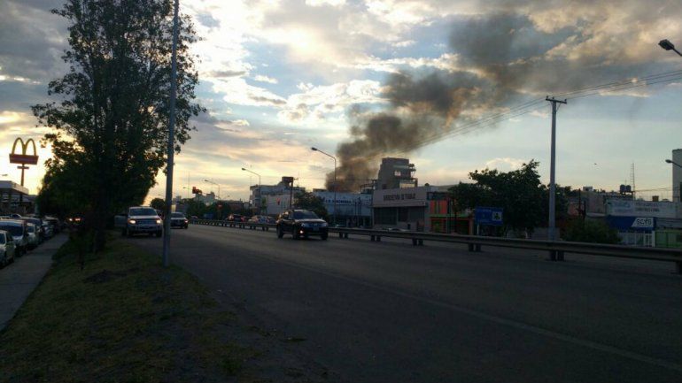 Alarma por un incendio al lado de La Anónima