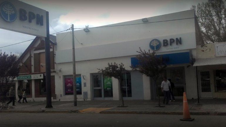 A un policía se le disparó el arma dentro del blindado