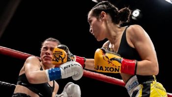 una boxeadora recibio una dura pina que la dejo en coma: el video una boxeadora recibio una dura pina que la dejo en coma: el video