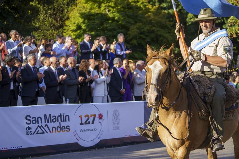 En 15 fotos, así se vivió el desfile por el 127 aniversario de San Martín de los Andes