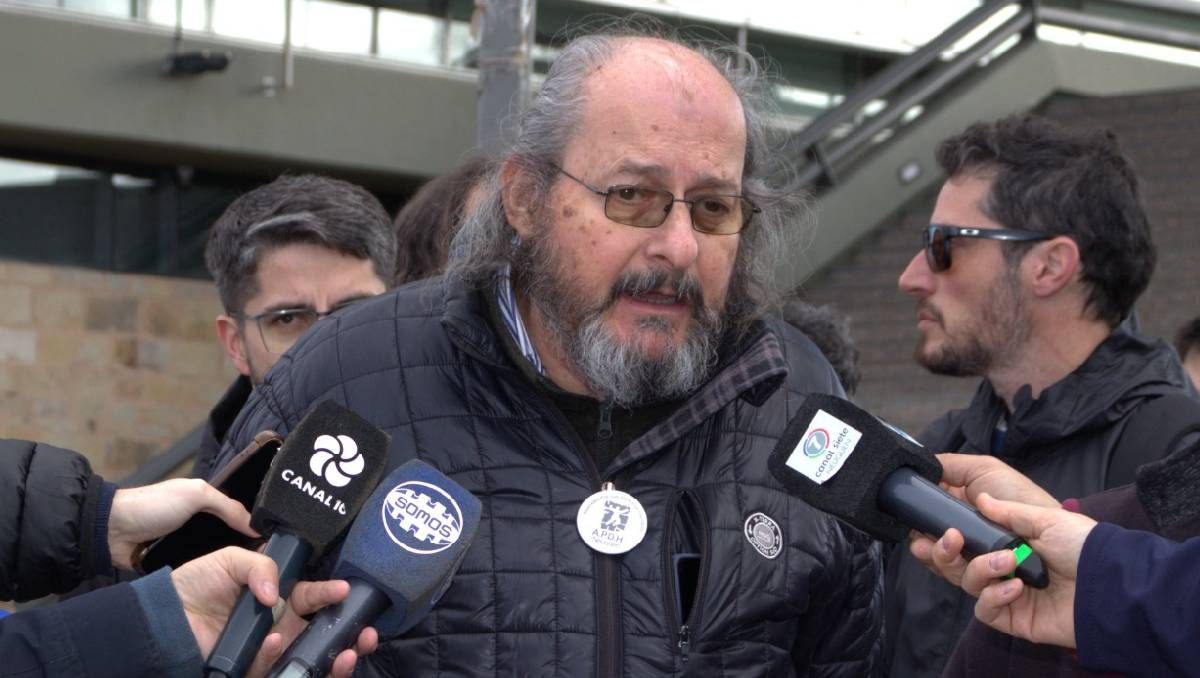 El periodista Walter Pérez, comprometido con las causas de los derechos humanos, los movimientos sociales y el pueblo mapuche.