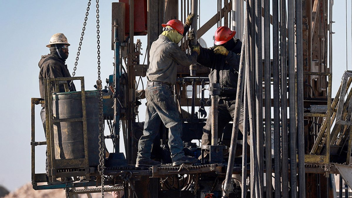 Las empresas de servicios consolidan la madurez de Vaca Muerta mediante la sustitución de importaciones y la descarbonización: el despliegue de tecnología propia y equipos a gas del yacimiento permite ahorros de USD 30 millones anuales y motoriza una cadena de valor de 800 PyMEs certificadas.