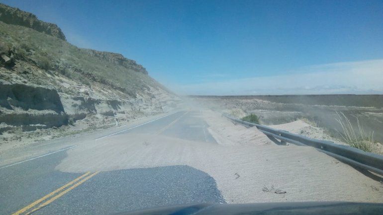 Ruta 40: piden precaución por fuertes vientos y caída de rocas