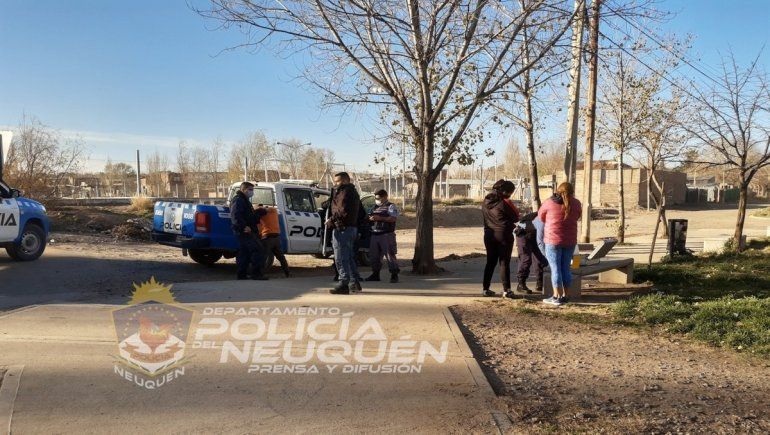 Con pedido de paradero, lo agarraron vendiendo droga en una plaza